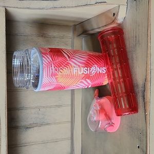 Fresh Fusions Water Bottle with Sleeve